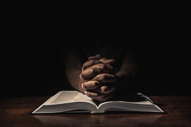 Em 2016, o Enem teve duas aplicações e, portanto, dois temas distintos de redação. O primeiro deles foi "Caminhos para combater a intolerância religiosa no Brasil" e o segundo foi "Caminhos para combater o racismo no Brasil". Nesse ano, apenas <a href="https://beta-develop.guiadoestudante.abril.com.br/enem/enem-2016-77-tiraram-nota-maxima-na-redacao/" target="_blank" rel="noopener">77 estudantes tiraram nota 1000 na redação</a>. O Guia <a href="https://beta-develop.guiadoestudante.abril.com.br/enem/veja-as-dicas-dos-campeoes-da-redacao-do-enem-2016/" target="_blank" rel="noopener">conversou com estudantes que mandaram bem na prova</a> para dar dicas de como escrever um texto e tirar a nota máxima. Em 2016, o Enem teve duas aplicações e, portanto, dois temas distintos de redação. O primeiro deles foi "Caminhos para combater a intolerância religiosa no Brasil" e o segundo foi "Caminhos para combater o racismo no Brasil". Nesse ano, apenas <a href="https://beta-develop.guiadoestudante.abril.com.br/enem/enem-2016-77-tiraram-nota-maxima-na-redacao/" target="_blank" rel="noopener">77 estudantes tiraram nota 1000 na redação</a>. O Guia <a href="https://beta-develop.guiadoestudante.abril.com.br/enem/veja-as-dicas-dos-campeoes-da-redacao-do-enem-2016/" target="_blank" rel="noopener">conversou com estudantes que mandaram bem na prova</a> para dar dicas de como escrever um texto e tirar a nota máxima.
