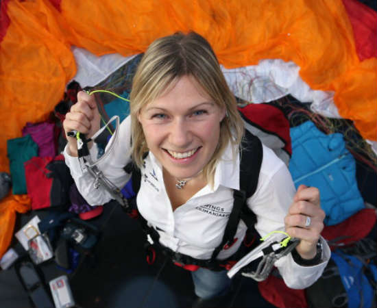 Este curso bastante único é voltado para quem quer se tornar um repórter ou fotógrafo especializado em regiões inóspitas, como florestas e desertos. Nas aulas, o aluno tem aulas teóricas e práticas de como cuidar de seu equipamento fotográfico em situações de risco. Foto: Getty Images Este curso bastante único é voltado para quem quer se tornar um repórter ou fotógrafo especializado em regiões inóspitas, como florestas e desertos. Nas aulas, o aluno tem aulas teóricas e práticas de como cuidar de seu equipamento fotográfico em situações de risco. Foto: Getty Images