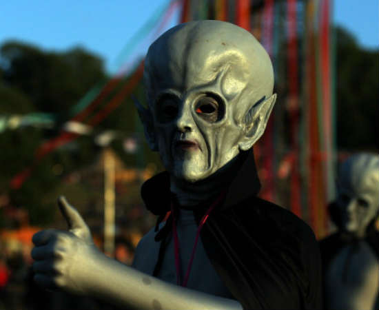 O nome já sugere qual o propósito desta curiosa graduação da University of Glamoran: buscar vida alienígena. Os estudantes são encorajados, durante os anos de estudo, a pesquisar sobre formas possíveis de vida em planetas próximos e se atualizar em relação ao estudo desta área da ciência. Foto: Getty Images O nome já sugere qual o propósito desta curiosa graduação da University of Glamoran: buscar vida alienígena. Os estudantes são encorajados, durante os anos de estudo, a pesquisar sobre formas possíveis de vida em planetas próximos e se atualizar em relação ao estudo desta área da ciência. Foto: Getty Images