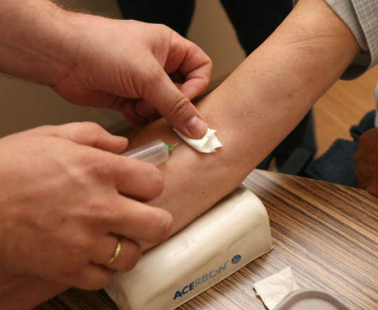 Essa área de medicina é responsável pela execução de exames feitos em laboratório. Foto: Getty Images