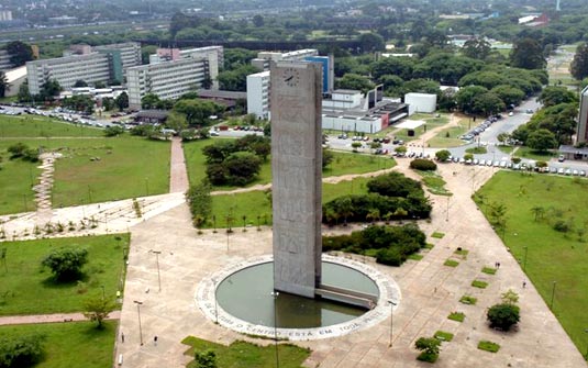 Cai número de ingressantes de escola pública na USP