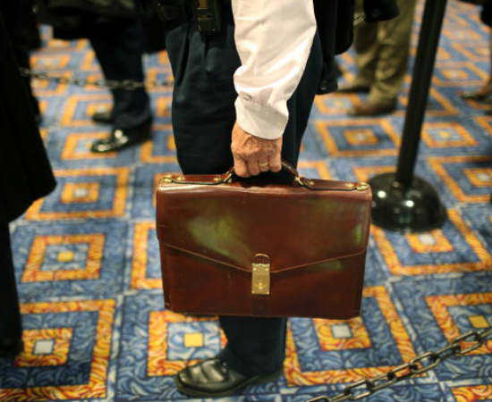 Algumas funções desta área: cuidar das atividades financeiras de um estabelecimento, inclusive capital de giro, lucros, fluxo de caixa e outros.