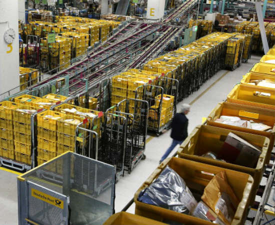Esta profissão é bastante ligada à indústria, em especial seus processos de produção, como estocagem de materiais, distribuição do produto e supervisão da qualidade do material, entre outras funções.