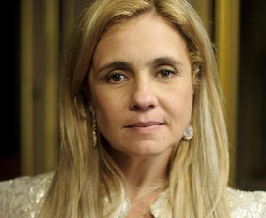 Adriana Esteves é formada em Publicidade e Propaganda pela Universidade Gama Filho. Adriana Esteves é formada em Publicidade e Propaganda pela Universidade Gama Filho.