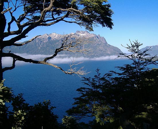 ÁGUA DOCE - Estude sobre águas subterrâneas, lagos, rios, geleiras e o ciclo hidrológico. ÁGUA DOCE - Estude sobre águas subterrâneas, lagos, rios, geleiras e o ciclo hidrológico.