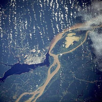 O Brasil tem a maior reserva de &aacute;gua doce do planeta - cerca de 13% de todas as fontes existentes no mundo. A maior parte desse bem preciso est&aacute; nos rios da Amaz&ocirc;nia. (Foto: Wikimedia Commons)