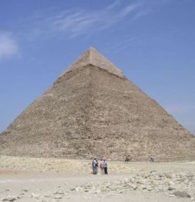 A sociedade asiática mais conhecida é a civilização egípcia. Ela se desenvolveu no norte da África, cercada por desertos. Suas atividades econômicas dependiam fortemente do Rio Nilo.