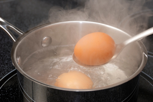 Já a capacidade térmica é a quantidade de calor que um corpo necessita receber ou ceder para que sua temperatura varie uma unidade. A capacidade térmica de 1g de água é de 1cal/°C já que seu calor específico é 1cal/g.°C. (Foto: Getty Images) Já a capacidade térmica é a quantidade de calor que um corpo necessita receber ou ceder para que sua temperatura varie uma unidade. A capacidade térmica de 1g de água é de 1cal/°C já que seu calor específico é 1cal/g.°C. (Foto: Getty Images)