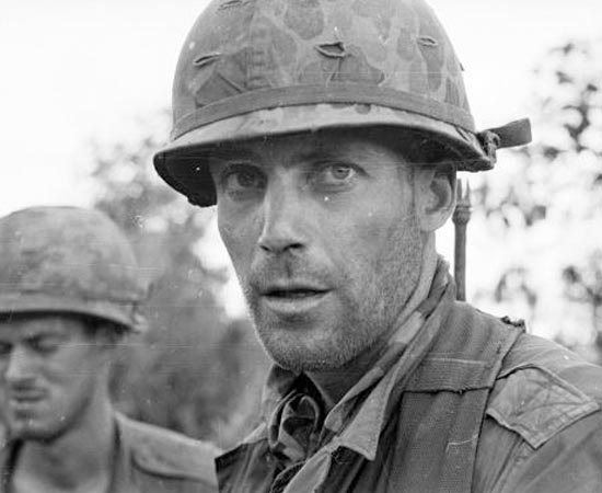 CRISE E RETOMADA DA HEGEMONIA DOS EUA - Estude sobre a Guerra do Vietnã, a Revolução Islâmica, a Invasão do Afeganistão, a Reação dos EUA, a valorização do dólar, as reformas neoliberais e a corrida armamentista. CRISE E RETOMADA DA HEGEMONIA DOS EUA - Estude sobre a Guerra do Vietnã, a Revolução Islâmica, a Invasão do Afeganistão, a Reação dos EUA, a valorização do dólar, as reformas neoliberais e a corrida armamentista.