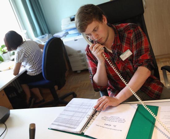 ECONOMIA DOMÉSTICA - É a utilização de técnicas e conhecimentos para melhorar a qualidade de vida de indivíduos e de comunidades. ECONOMIA DOMÉSTICA - É a utilização de técnicas e conhecimentos para melhorar a qualidade de vida de indivíduos e de comunidades.