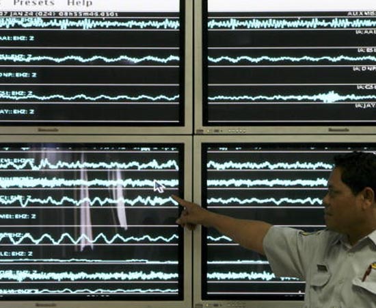 GEOFÍSICA - É a ciência que estuda a estrutura, a composição, as propriedades físicas e os processos dinâmicos da Terra.