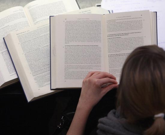 LETRAS - É o estudo da língua portuguesa e de idiomas estrangeiros e de suas respectivas literaturas. LETRAS - É o estudo da língua portuguesa e de idiomas estrangeiros e de suas respectivas literaturas.