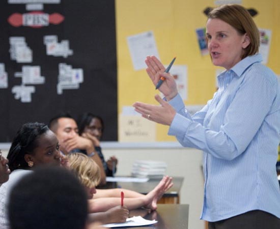 PEDAGOGIA - É a área que trata dos princípios e métodos de ensino, na administração de escolas e na condução dos assuntos educacionais. PEDAGOGIA - É a área que trata dos princípios e métodos de ensino, na administração de escolas e na condução dos assuntos educacionais.