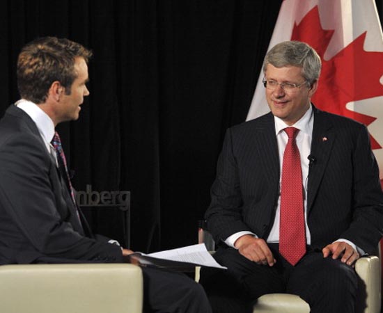 RELAÇÕES INTERNACIONAIS - É a condução das relações entre povos, nações e empresas nas áreas política, econômica, social, militar, cultural, comercial e do Direito. RELAÇÕES INTERNACIONAIS - É a condução das relações entre povos, nações e empresas nas áreas política, econômica, social, militar, cultural, comercial e do Direito.