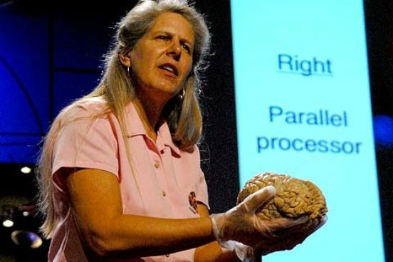 A cientista Jill Bolte Taylor descobriu por experiência própria os efeitos de um derrame para o cérebro humano quando, uma certa manhã, uma de suas veias cerebrais se rompeu. Após sentir sua mobilidade, fala e consciência falharem uma de cada vez, Jill passou os próximos oito anos reaprendendo a pensar, andar e falar. Ela conta que, enquanto o lado esquerdo do seu cérebro apresentava danos permanentes, o lado direito experenciava um grande salto de energia criativa. A palestra já conta 18 milhões de reproduções. (Imagem: Reprodução/Youtube) A cientista Jill Bolte Taylor descobriu por experiência própria os efeitos de um derrame para o cérebro humano quando, uma certa manhã, uma de suas veias cerebrais se rompeu. Após sentir sua mobilidade, fala e consciência falharem uma de cada vez, Jill passou os próximos oito anos reaprendendo a pensar, andar e falar. Ela conta que, enquanto o lado esquerdo do seu cérebro apresentava danos permanentes, o lado direito experenciava um grande salto de energia criativa. A palestra já conta 18 milhões de reproduções. (Imagem: Reprodução/Youtube)