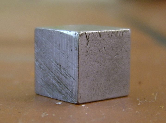 A maior parte dos metais precisa de 6,2 cal de energia para elevar a temperatura de 1 mol do metal, em 1 ° C. A maior parte dos metais precisa de 6,2 cal de energia para elevar a temperatura de 1 mol do metal, em 1 ° C.