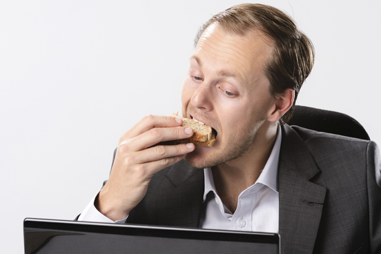 Os profissionais do ramo de prestação de serviços para o setor corporativo são os mais propensos ao ganho de peso. Segundo a pesquisa, mais da metade deles (51%) relatou ganho de peso desde que assumiu o cargo. Os profissionais do ramo de prestação de serviços para o setor corporativo são os mais propensos ao ganho de peso. Segundo a pesquisa, mais da metade deles (51%) relatou ganho de peso desde que assumiu o cargo.