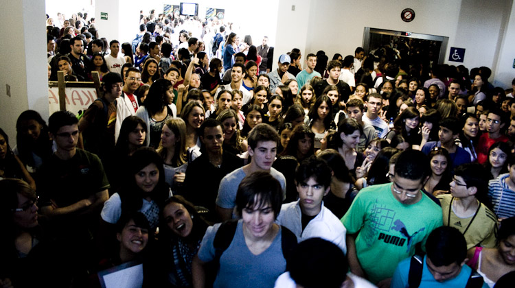 estudantes-chegam-prova.jpg