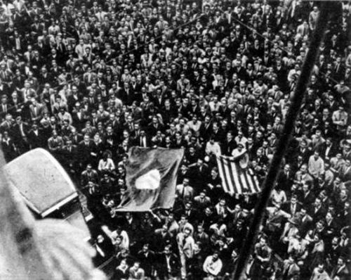 Em maio de 1932, quatro estudantes morreram em um confronto com a polícia getulista na Praça da República. Eles viraram mártires e suas iniciais batizaram o MMDC. (Foto: Wikimedia Commons)