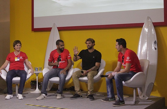 O surfista Alejo Muniz conversou com os estudantes na Feira GE