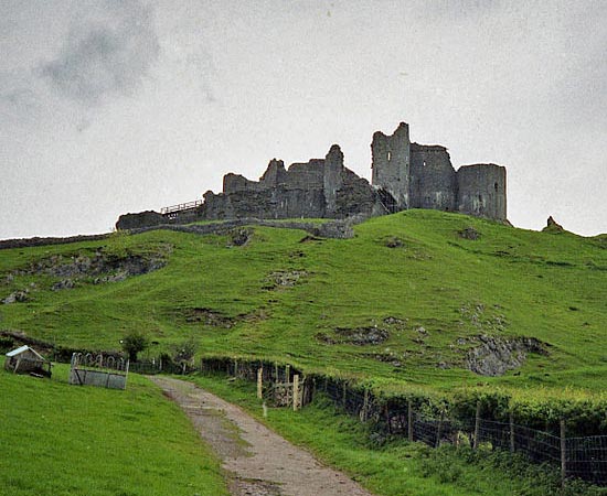 FEUDALISMO - Estude sobre a formação e a economia, a política e a sociedade feudal. FEUDALISMO - Estude sobre a formação e a economia, a política e a sociedade feudal.