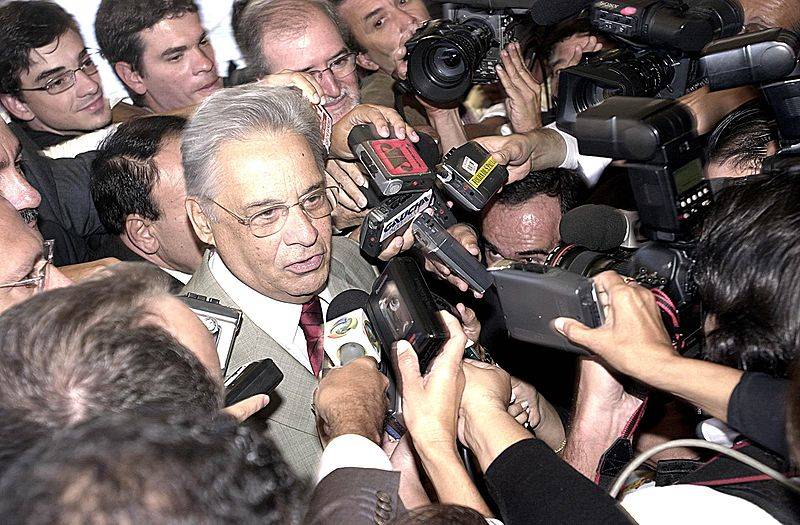 Foi durante o segundo governo de Fernando Henrique Cardoso, em 2001, que surgiu o  Avan&ccedil;a, Brasil. Um dos principais objetivos do governo era a gera&ccedil;&atilde;o de empregos. (Foto: Wikimedia Commons)
