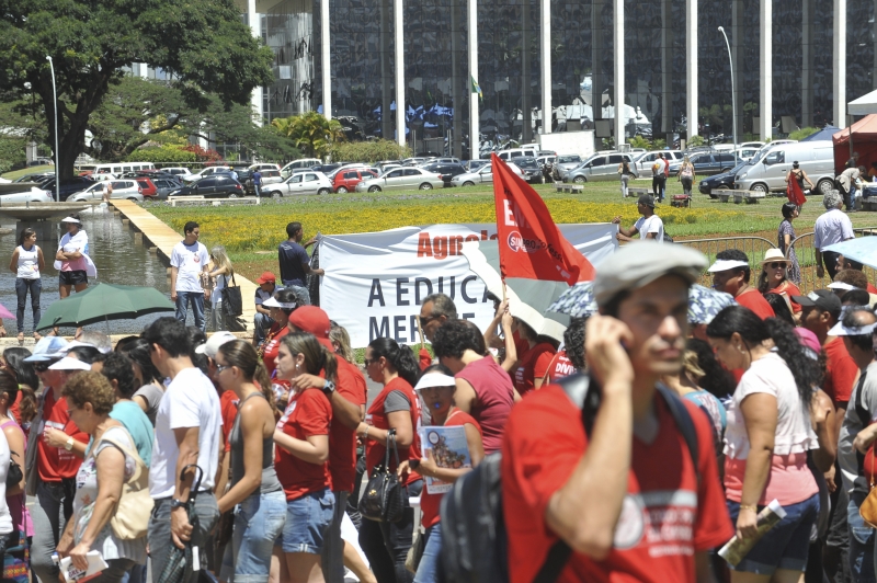 Professores da UnB decidem pelo fim da greve; outras instituições federais também começam a retomar as aulas