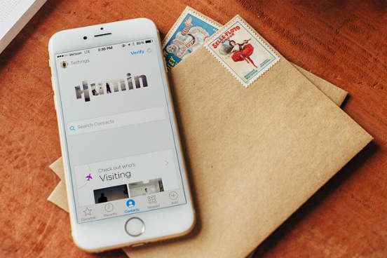Empreendedores precisam conhecer uma grande variedade de pessoas, e muitas vezes se torna uma tarefa difícil lembrar de todas elas. O Humin é um app específico para contatos que permite adicioná-los junto ao local onde você os conheceu, além de procurar mais informações sobre eles automaticamente na internet. Também é possível adicionar pequenos lembretes, como conheci no domingo passado ou mora em São Paulo. (Imagem: Reprodução/Facebook) Empreendedores precisam conhecer uma grande variedade de pessoas, e muitas vezes se torna uma tarefa difícil lembrar de todas elas. O Humin é um app específico para contatos que permite adicioná-los junto ao local onde você os conheceu, além de procurar mais informações sobre eles automaticamente na internet. Também é possível adicionar pequenos lembretes, como conheci no domingo passado ou mora em São Paulo. (Imagem: Reprodução/Facebook)