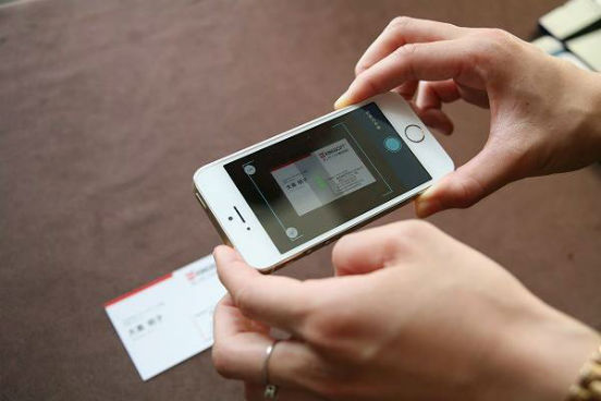 Com o CamScanner, você pode usar a câmera do seu smartphone para digitalizar documentos e enviá-los por e-mail ou para uma nuvem. O app é compatível com Dropbox, Google Drive e Box e transforma os arquivos em PDF, para que eles possam ser lidos a partir de qualquer dispositivo. (Imagem: Reprodução/Facebook) Com o CamScanner, você pode usar a câmera do seu smartphone para digitalizar documentos e enviá-los por e-mail ou para uma nuvem. O app é compatível com Dropbox, Google Drive e Box e transforma os arquivos em PDF, para que eles possam ser lidos a partir de qualquer dispositivo. (Imagem: Reprodução/Facebook)