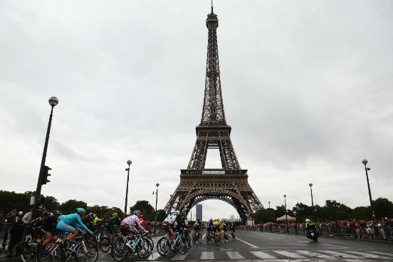 A capital da França aparece em primeiro lugar da lista pelo quarto ano consecutivo. Ela permanece nessa posição devido à qualidade das suas instituições de ensino e também pela qualidade de vida a baixo custo - apesar da sua reputação de lugar caro para se viver, as taxas estudantis são relativamente baixas, o que transforma a cidade em um lugar mais acessível quando comparada a outros lugares. Além disso, o mercado de trabalho parisiense é bastante sólido. (Imagem: Getty Images) A capital da França aparece em primeiro lugar da lista pelo quarto ano consecutivo. Ela permanece nessa posição devido à qualidade das suas instituições de ensino e também pela qualidade de vida a baixo custo - apesar da sua reputação de lugar caro para se viver, as taxas estudantis são relativamente baixas, o que transforma a cidade em um lugar mais acessível quando comparada a outros lugares. Além disso, o mercado de trabalho parisiense é bastante sólido. (Imagem: Getty Images)