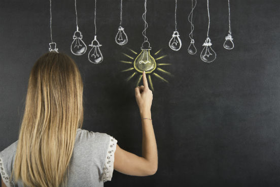 Capacidade de criar ou usar diferentes conjuntos de regras para combinar ou agrupar as coisas de diferentes maneiras. É assim que o relatório do Fórum Econômico Mundial define a flexibilidade cognitiva. A habilidade não constava na lista de demandas previstas para o mercado de trabalho em 2015, mas já começa a ganhar importância e deve se acentuar nos próximos quatro anos.<br>O relatório cita os setores de bens de consumo, comunicação e tecnologia da informação como aqueles que mais vão exigir esta capacidade de seus profissionais. (Imagem: iStock) Capacidade de criar ou usar diferentes conjuntos de regras para combinar ou agrupar as coisas de diferentes maneiras. É assim que o relatório do Fórum Econômico Mundial define a flexibilidade cognitiva. A habilidade não constava na lista de demandas previstas para o mercado de trabalho em 2015, mas já começa a ganhar importância e deve se acentuar nos próximos quatro anos.<br>O relatório cita os setores de bens de consumo, comunicação e tecnologia da informação como aqueles que mais vão exigir esta capacidade de seus profissionais. (Imagem: iStock)