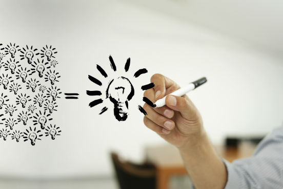 Profissionais criativos terão a oportunidade de se beneficiar em cenários de rápidas transformações de produtos, tecnologias e modos de trabalho.<br>Lembre-se: os robôs perdem para nós em criatividade. Ainda não conseguem ter ideias inusitadas e inteligentes ou desenvolver alternativas criativas para resolver problemas. Por isso, a habilidade que era a 10ª da lista de previsões das demandas de mercado para 2015, agora faz parte das três habilidades mais destacadas para 2020. (Imagem: iStock) Profissionais criativos terão a oportunidade de se beneficiar em cenários de rápidas transformações de produtos, tecnologias e modos de trabalho.<br>Lembre-se: os robôs perdem para nós em criatividade. Ainda não conseguem ter ideias inusitadas e inteligentes ou desenvolver alternativas criativas para resolver problemas. Por isso, a habilidade que era a 10ª da lista de previsões das demandas de mercado para 2015, agora faz parte das três habilidades mais destacadas para 2020. (Imagem: iStock)