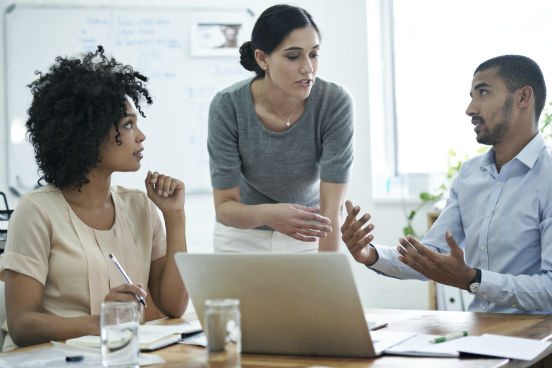 A capacidade de coordenar as próprias ações de acordo com as ações de outras pessoas era a segunda habilidade mais destacada para o mercado de trabalho, em 2015. Agoram esta habilidade aparece em quinto lugar nas previsões de demanda do mercado de trabalho até 2020.<br>Vale destacar que, para líderes, trata-se de uma competência crítica. É que aspectos ligados à colaboração e facilitação de processos são algumas das características que especialistas apostam como obrigatórias nos CEOs do futuro. (Imagem: iStock) A capacidade de coordenar as próprias ações de acordo com as ações de outras pessoas era a segunda habilidade mais destacada para o mercado de trabalho, em 2015. Agoram esta habilidade aparece em quinto lugar nas previsões de demanda do mercado de trabalho até 2020.<br>Vale destacar que, para líderes, trata-se de uma competência crítica. É que aspectos ligados à colaboração e facilitação de processos são algumas das características que especialistas apostam como obrigatórias nos CEOs do futuro. (Imagem: iStock)