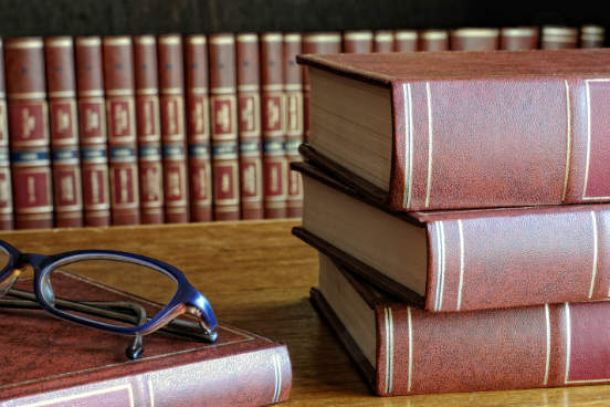 O professor Olivier De Schutter, da Université Catholique de Louvain (UCL), examina a origem dos direitos humanos, os deveres do Estado e os mecanismos de proteção do indivíduo. A proposta é estudar temas como liberdade religiosa, terrorismo e direitos sociais em desenvolvimento com material de diferentes jurisdições. Clique no Leia mais para acessar o conteúdo. (Imagem: Thinkstock) O professor Olivier De Schutter, da Université Catholique de Louvain (UCL), examina a origem dos direitos humanos, os deveres do Estado e os mecanismos de proteção do indivíduo. A proposta é estudar temas como liberdade religiosa, terrorismo e direitos sociais em desenvolvimento com material de diferentes jurisdições. Clique no Leia mais para acessar o conteúdo. (Imagem: Thinkstock)