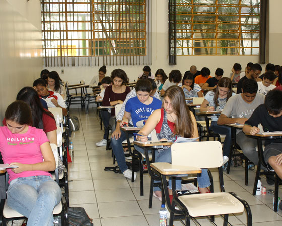 UEMG recebe últimas inscrições para vestibular 2013