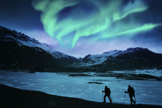 A termosfera, também chamada de ionosfera, é a camada onde ocorre a transmissão das ondas de rádio. Também é nela onde acontecem os fenômenos da aurora boreal e aurora austral. Na termosfera, a temperatura aumenta rapidamente conforme a altitude - sua temperatura média é de 1500 ºC. (Imagem: iStock) A termosfera, também chamada de ionosfera, é a camada onde ocorre a transmissão das ondas de rádio. Também é nela onde acontecem os fenômenos da aurora boreal e aurora austral. Na termosfera, a temperatura aumenta rapidamente conforme a altitude - sua temperatura média é de 1500 ºC. (Imagem: iStock)