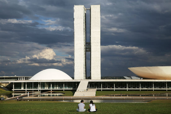 A capital federal aparece no topo da lista com um salário médio de R$ 3.729,00, 103.345 unidades empregadoras na cidade e 1.287.073 assalariados. (Imagem: Getty Images)