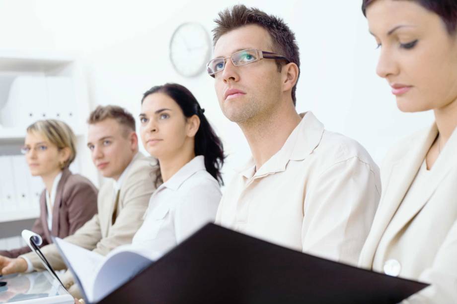 Os cursos de MBA são voltados para as áreas de gestão e administração, mas podem ser realizados por graduados em qualquer outra área. Geralmente são procurados por empreendedores e profissionais que atuam no mundo corporativo e buscam cargos de liderança. (Créditos: Zsolt Nyulaszi/Thinkstock) Os cursos de MBA são voltados para as áreas de gestão e administração, mas podem ser realizados por graduados em qualquer outra área. Geralmente são procurados por empreendedores e profissionais que atuam no mundo corporativo e buscam cargos de liderança. (Créditos: Zsolt Nyulaszi/Thinkstock)