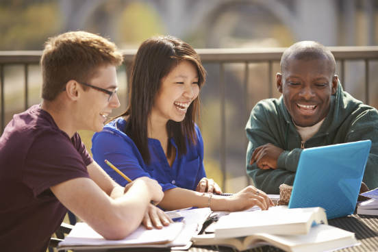 Estudantes do ProUni e Fies terão prioridade nos estágios em órgãos federais