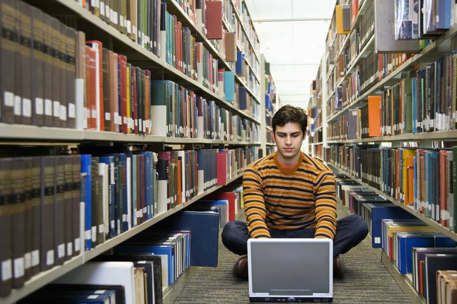 <strong>EaD não é moleza. </strong>Apesar de não terem aulas 100% presenciais, os cursos EaD não são menos exigentes que os tradicionais. Flexibilidade não é sinônimo de facilidade ou menor exigência e, por isso, são necessários comprometimento, empenho e foco para ter um bom resultado em um curso a distância. <strong>EaD não é moleza. </strong>Apesar de não terem aulas 100% presenciais, os cursos EaD não são menos exigentes que os tradicionais. Flexibilidade não é sinônimo de facilidade ou menor exigência e, por isso, são necessários comprometimento, empenho e foco para ter um bom resultado em um curso a distância.