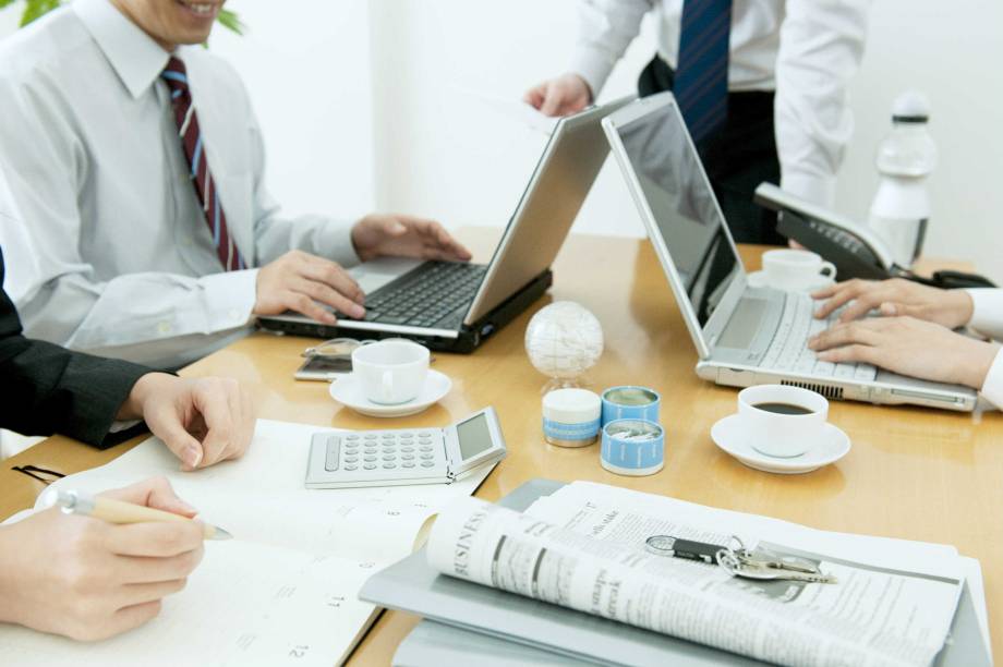 <strong>Plano de estudos. </strong>Alcir Vilela Junior, coordenador da graduação EaD do Centro Universitário Senac, dá a dica: defina um plano de estudos, organizando sua própria agenda de leitura e resolução de exercícios. Sem isso é praticamente impossível levar um curso EAD à frente. <strong>Plano de estudos. </strong>Alcir Vilela Junior, coordenador da graduação EaD do Centro Universitário Senac, dá a dica: defina um plano de estudos, organizando sua própria agenda de leitura e resolução de exercícios. Sem isso é praticamente impossível levar um curso EAD à frente.