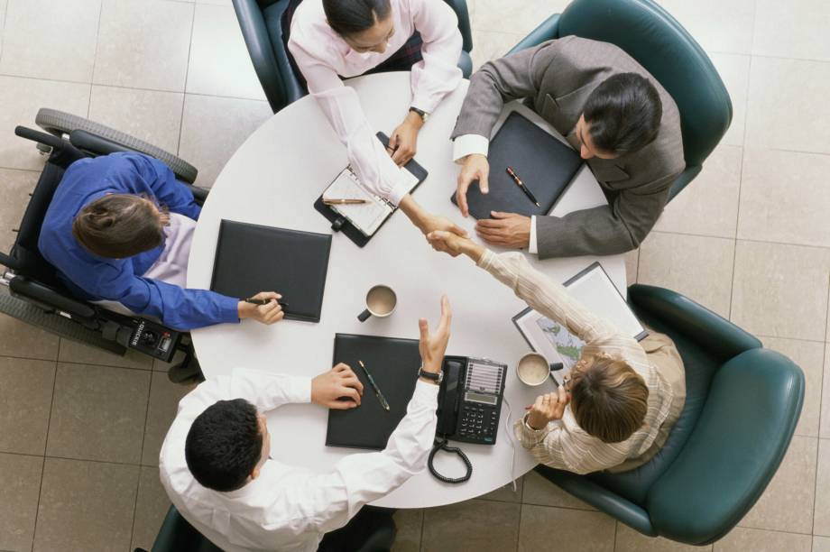 <strong>Faça contatos. </strong>Aproveite a rede de contatos que o curso EaD propicia. Você pode conversar com colegas de diferentes localidades e realidades do país ou até do mundo. <strong>Faça contatos. </strong>Aproveite a rede de contatos que o curso EaD propicia. Você pode conversar com colegas de diferentes localidades e realidades do país ou até do mundo.