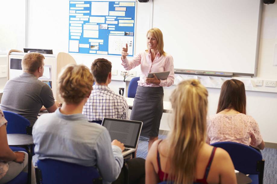 <strong>Aproveite as oportunidades. </strong>Um aluno EaD deve ter as mesmas oportunidades que um aluno de curso presencial em atividades extracurriculares, como pesquisa e extensão. Não deixe chances como essas passarem. <strong>Aproveite as oportunidades. </strong>Um aluno EaD deve ter as mesmas oportunidades que um aluno de curso presencial em atividades extracurriculares, como pesquisa e extensão. Não deixe chances como essas passarem.