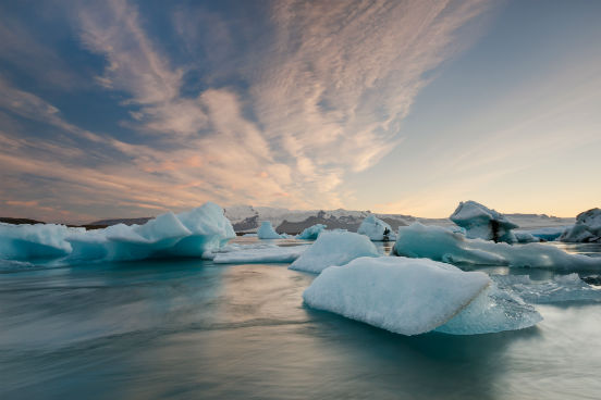 Até hoje, um El Niño nunca foi igual ao outro. Além disso, o El Niño de 2015 será diferente do anterior (de 1997-1998) por causa da mudança climática por que o mundo vem passando. De lá pra cá, foi registrada a perda de até um milhão de quilômetros quadrados de superfície de neve no hemisfério Norte, e a camada de gelo do oceano Ártico diminuiu até atingir níveis baixíssimos. (Imagem: Thinkstock)