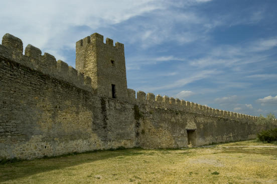 O feudalismo foi um sistema econômico, político e social que vigorou na Europa Ocidental durante a Idade Média. Sua formação teve início no século V, e ele atingiu seu auge perto do século X. No entanto, durante o século XIV, o feudalismo começou a apresentar seus primeiros sinais de declínio. Relembre, a seguir, os principais aspectos desse sistema. (Imagem: iStock) O feudalismo foi um sistema econômico, político e social que vigorou na Europa Ocidental durante a Idade Média. Sua formação teve início no século V, e ele atingiu seu auge perto do século X. No entanto, durante o século XIV, o feudalismo começou a apresentar seus primeiros sinais de declínio. Relembre, a seguir, os principais aspectos desse sistema. (Imagem: iStock)