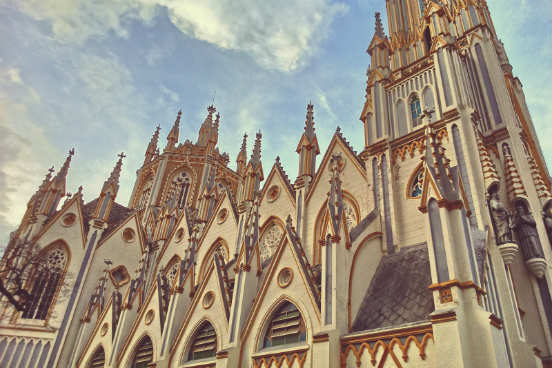 A Igreja era a instituição mais importante do feudalismo. Além de influenciar o modo de pensar e o comportamento da população, ela era detentora de um grande poder econômico, já que possuía muitas terras - que tinham, inclusive, muitos servos trabalhando. (Imagem: iStock) A Igreja era a instituição mais importante do feudalismo. Além de influenciar o modo de pensar e o comportamento da população, ela era detentora de um grande poder econômico, já que possuía muitas terras - que tinham, inclusive, muitos servos trabalhando. (Imagem: iStock)