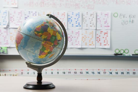 Pode até parecer que a Terra é imóvel, mas como todos os corpos celestes ela não está parada no espaço sideral. Nosso planeta realiza uma série de movimentos que têm efeitos diretos em nossas vidas. (Imagem: Thinkstock) Pode até parecer que a Terra é imóvel, mas como todos os corpos celestes ela não está parada no espaço sideral. Nosso planeta realiza uma série de movimentos que têm efeitos diretos em nossas vidas. (Imagem: Thinkstock)