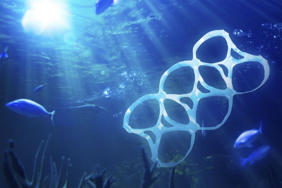 De acordo com a organização, o plástico constitui mais de 80% do lixo na maior parte dos locais analisados. Todos os dias, 8 milhões de toneladas de lixo acabam no oceano. Oitenta por cento da poluição que afeta os nossos mares são de origem terrestre e resultam da atividade humana, com repercussões terríveis na biodiversidade e na globalidade do ambiente, afirma Gilles Asenjo, presidente da Surfrider. (Imagem: iStock) De acordo com a organização, o plástico constitui mais de 80% do lixo na maior parte dos locais analisados. Todos os dias, 8 milhões de toneladas de lixo acabam no oceano. Oitenta por cento da poluição que afeta os nossos mares são de origem terrestre e resultam da atividade humana, com repercussões terríveis na biodiversidade e na globalidade do ambiente, afirma Gilles Asenjo, presidente da Surfrider. (Imagem: iStock)