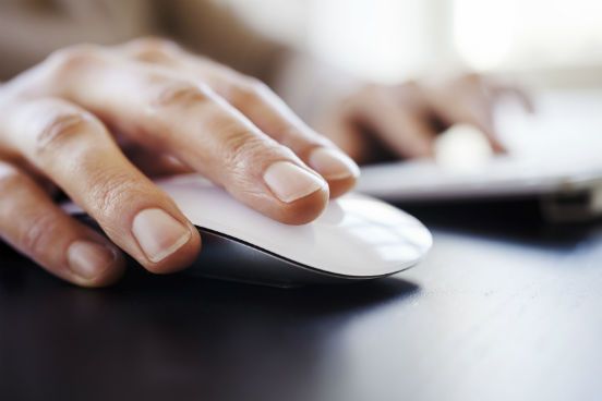 Ningu&eacute;m quer ler e-mails vindos de 20 pessoas que n&atilde;o t&ecirc;m nada a ver com eles. Al&eacute;m disso, &eacute; dif&iacute;cil ignorar e-mails quando se recebe notifica&ccedil;&otilde;es de novas mensagens pelos smartphones ou mesmo pop-ups no computador. Por isso, a n&atilde;o ser que voc&ecirc; tenha certeza de que todos da lista precisam receber o seu e-mail, evite usar o responder a todos. (Imagem: iStock)