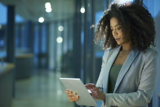 Além de acabar resolvendo duas coisas ao mesmo tempo, você também ganhará conhecimento prático e específico além de aprender apenas a teoria. (Imagem: iStock)